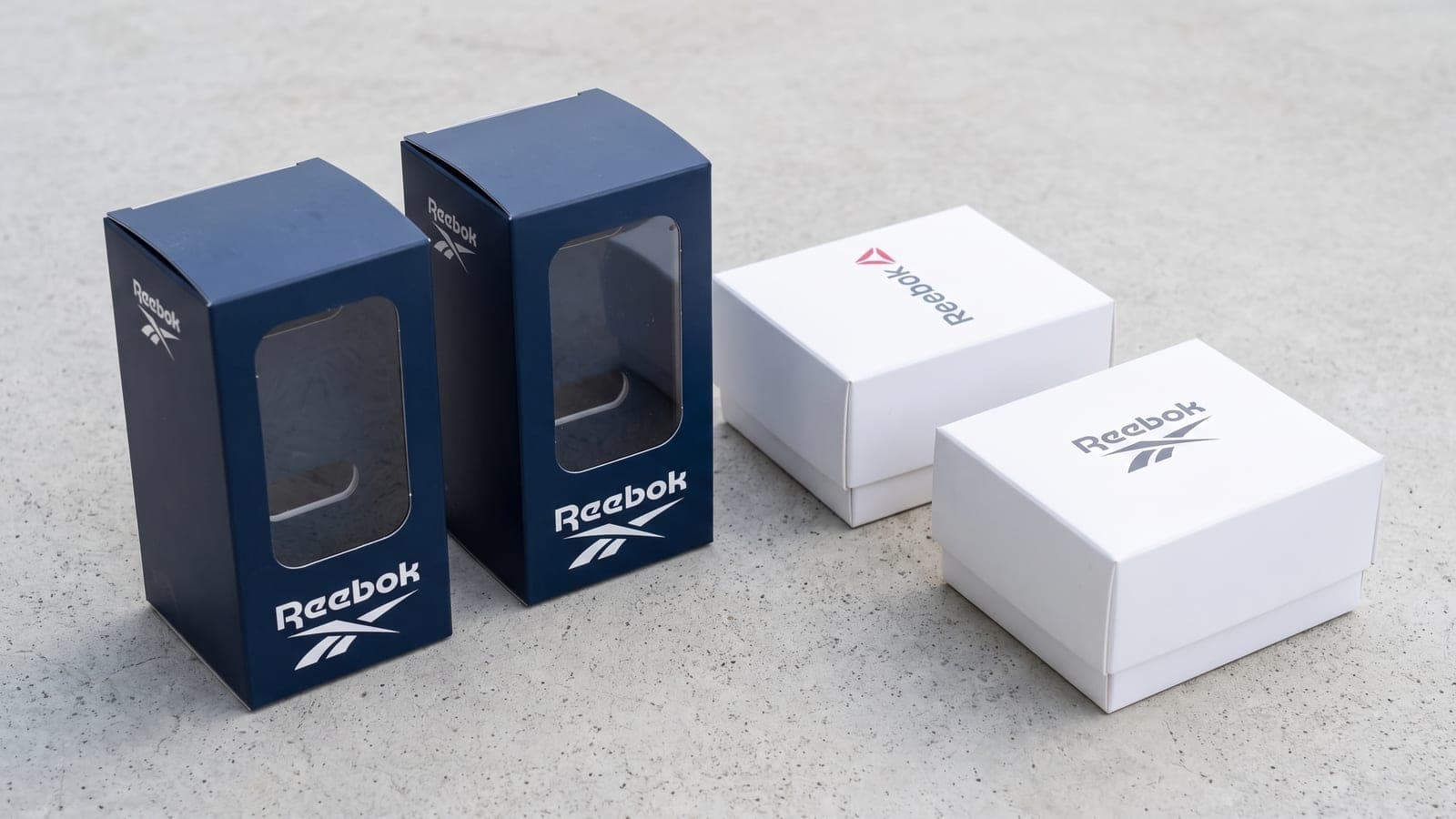 Reebok için pencereli lacivert saat kutuları ve beyaz hediye kutuları